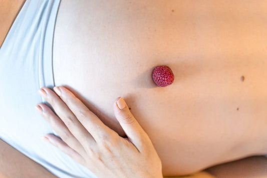 Les acrochordons pendant la grossesse : pourquoi apparaissent-ils et comment les traiter sans danger ?